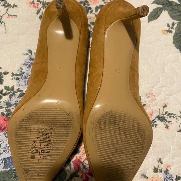 *H&M - Mustard yellow suede heals - Picture 5 of 5